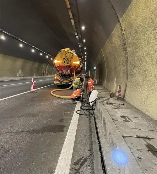 西安隧道排水渠清淤